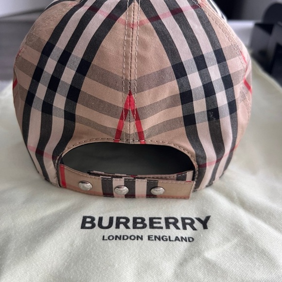 Burberry hat - Picture 4 of 6